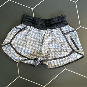 lululemon houndstooth running shorts size 6